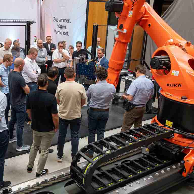 Herr Dr. Katzek lädt ein zu Batterie-Innovation im Rampenlicht. Es erwarten Sie fünf Innovative Ansätze der Batterieproduktion und -forschung in Deutschland