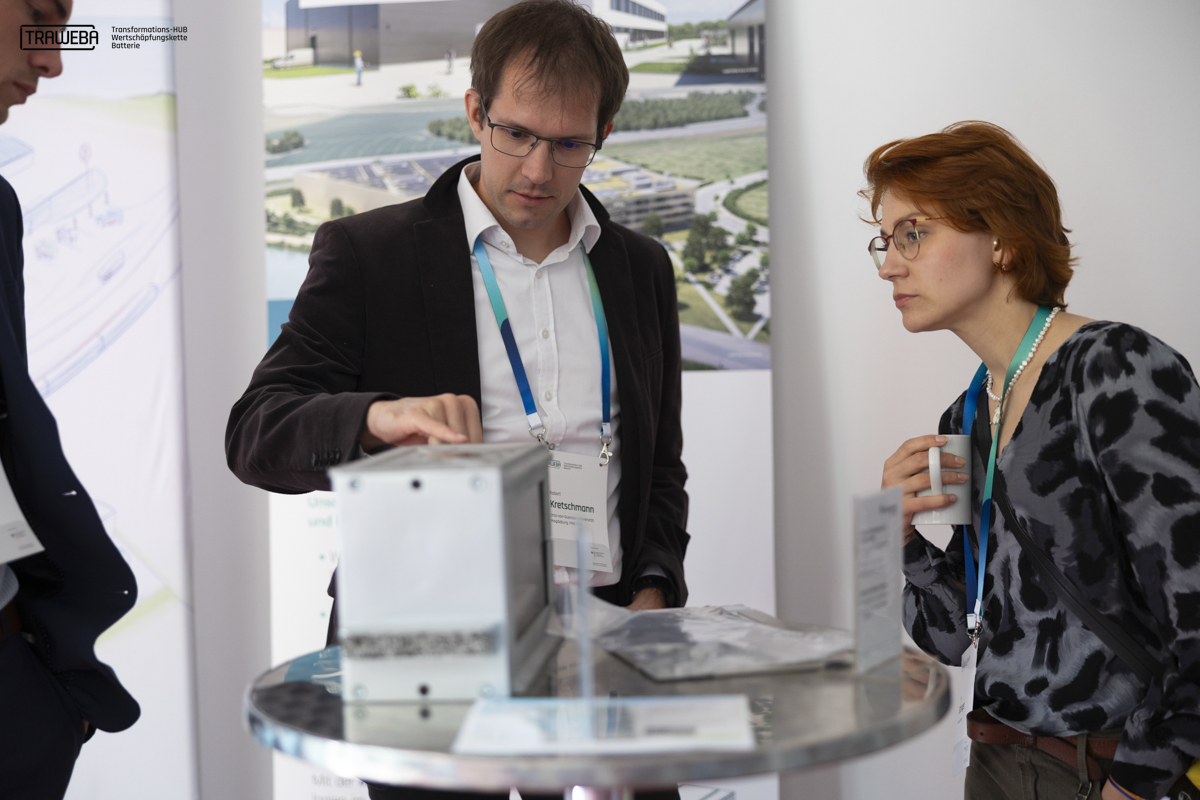 Fraunhofer Batterie-Allianz zeigt wo der Strom sich speichert.